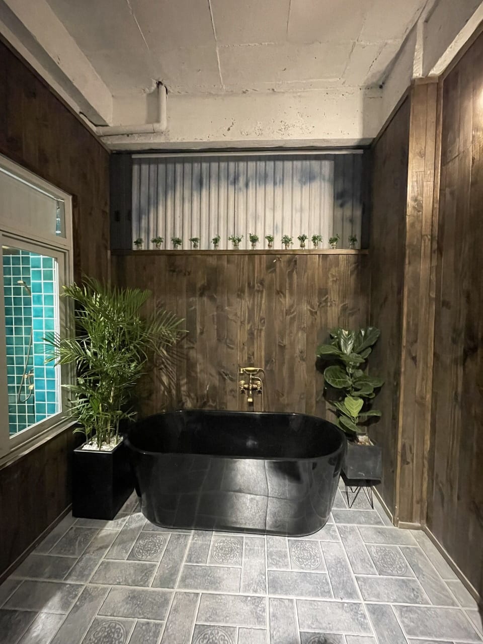 Design Double Room | Bathroom | Combined shower/tub, free toiletries, hair dryer, slippers