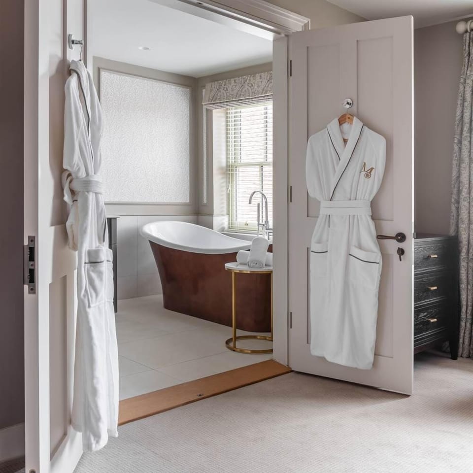 Suite | In-room safe, desk, iron/ironing board, free WiFi