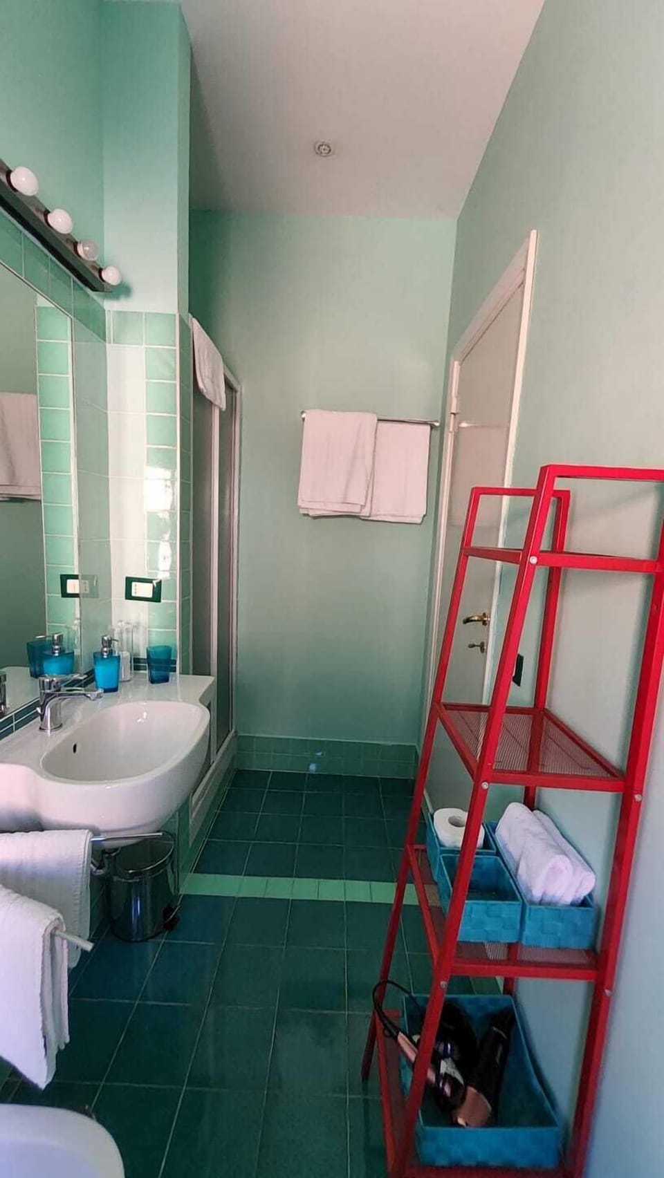 Double Room | Bathroom | Shower, hair dryer, bidet, towels