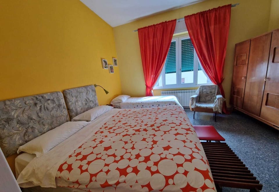 Triple Room | In-room safe, individually decorated, desk, soundproofing