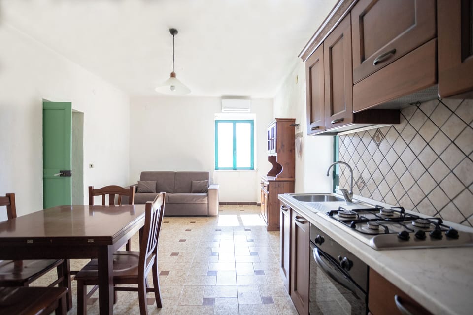 Traditional Condo | Bed sheets, wheelchair access