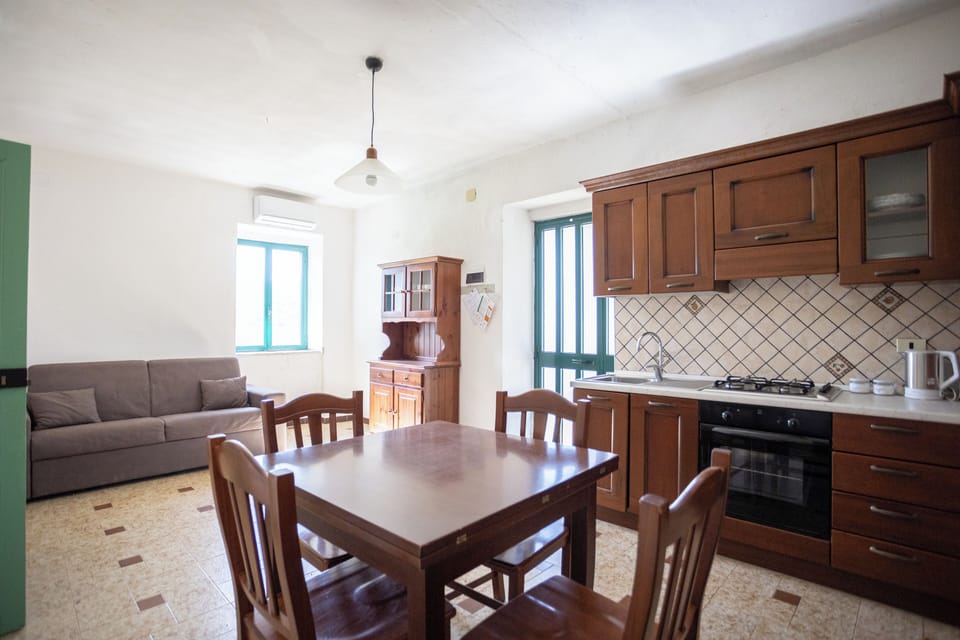 Traditional Condo | Bed sheets, wheelchair access