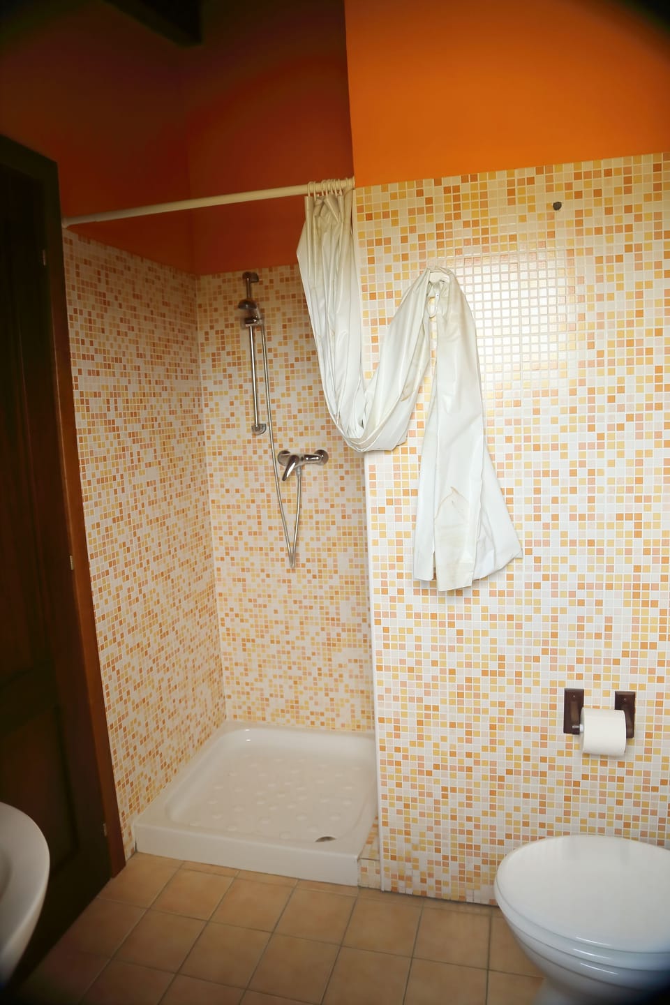 Double Room | Bathroom | Shower, free toiletries, hair dryer, bidet