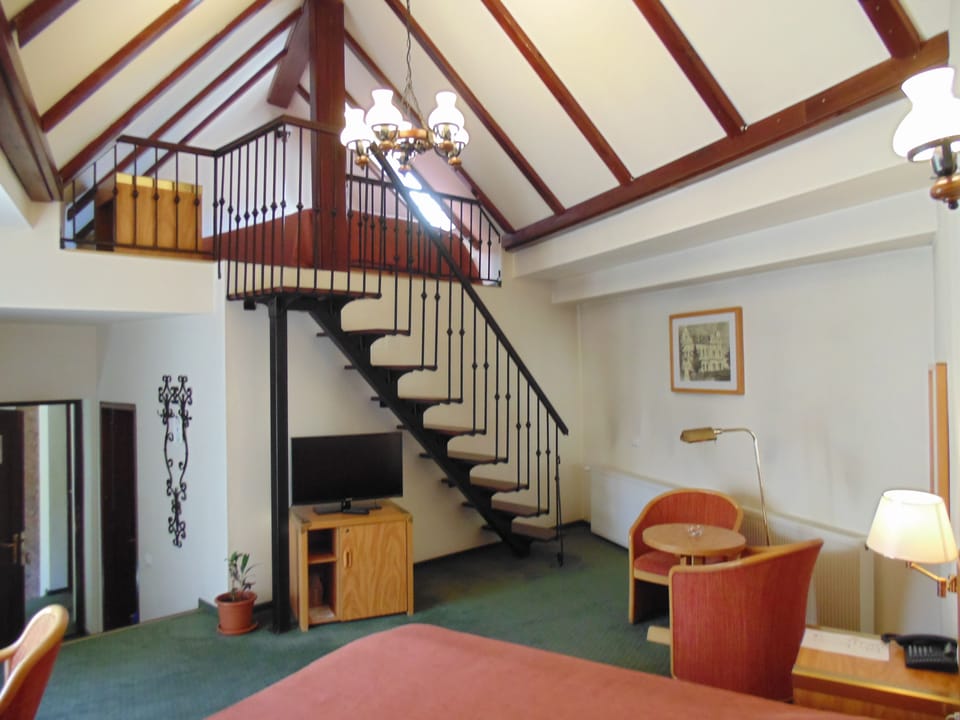 Junior Suite | Living area | 80-cm LCD TV with cable channels, TV