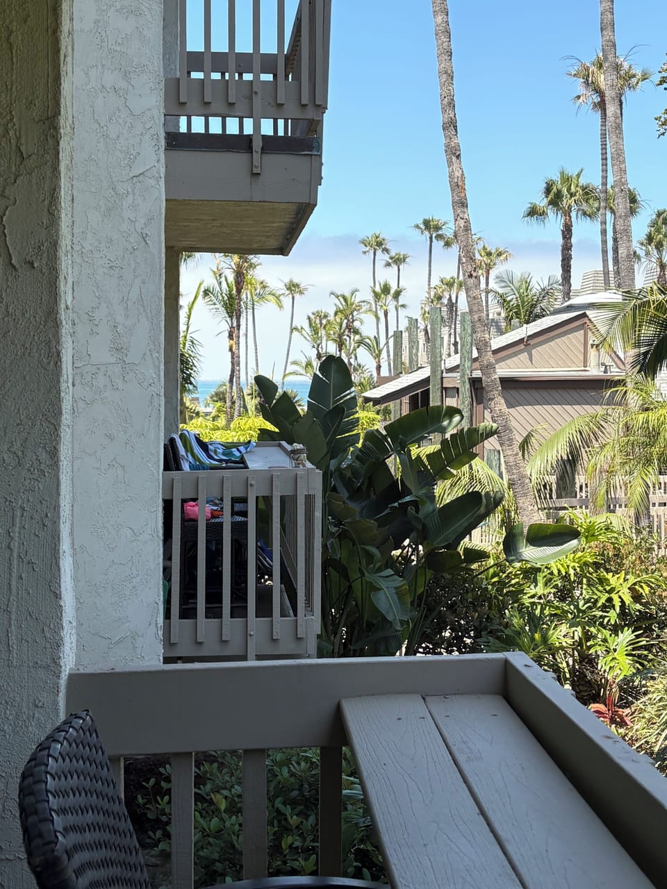 Can catch partial ocean view from balcony