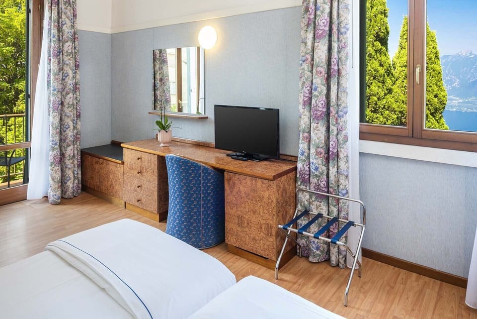 Double or Twin Room, Balcony, Lake View | Minibar, in-room safe, desk, cribs (surcharge)
