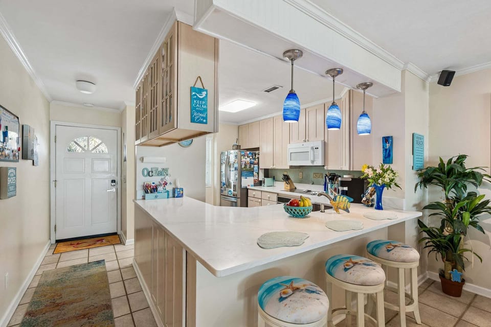 Hallway and breakfast bar