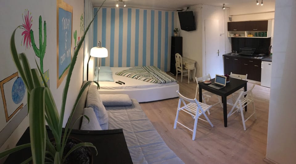 Comfort Studio Suite, 1 Queen Bed with Sofa bed | Free WiFi, bed sheets