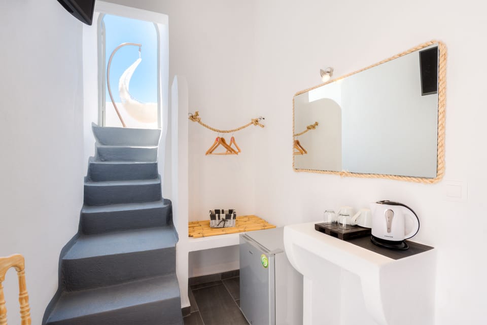Deluxe Double Room (Caldera View) | In-room safe, iron/ironing board, free WiFi, bed sheets