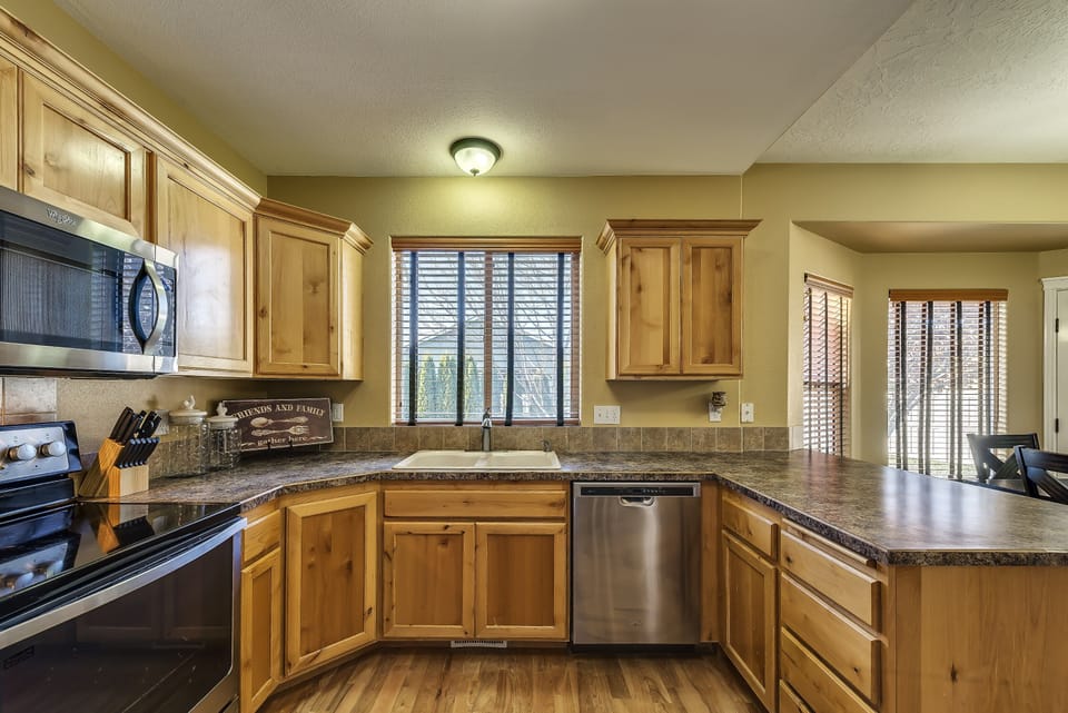 Spacious kitchen. Large pantry. Stainless steel appliances.Microwave.Dishwasher