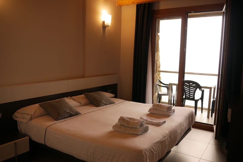 Double Room, Terrace, Sea View | Individually decorated, individually furnished, desk, blackout drapes
