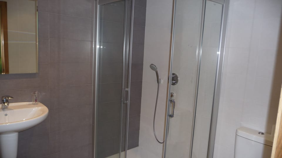 Apartment, 1 Bedroom, Terrace, Sea View | Bathroom | Shower, free toiletries, hair dryer, towels