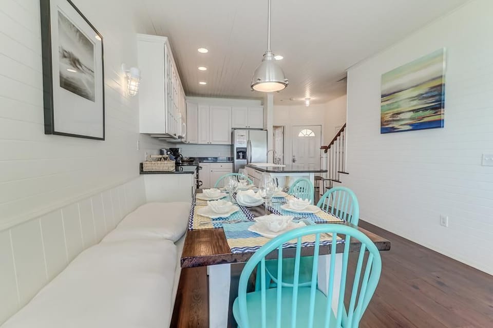 Dining Area, Banquette & Kitchen