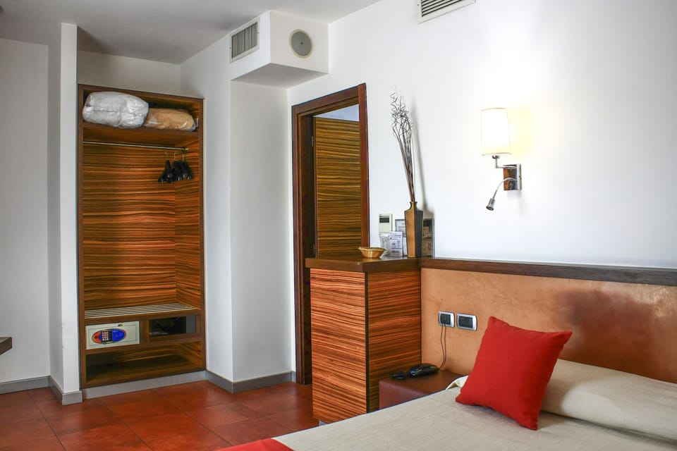Standard Double Room | In-room safe, desk, iron/ironing board, free WiFi