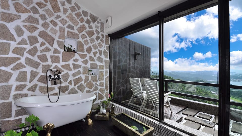 Superior Double Room, Balcony, Sea View | Bathroom | Free toiletries, hair dryer, slippers, towels