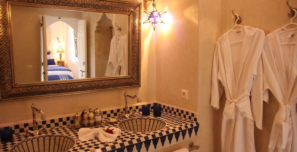 Standard Room | Bathroom | Free toiletries, hair dryer, towels
