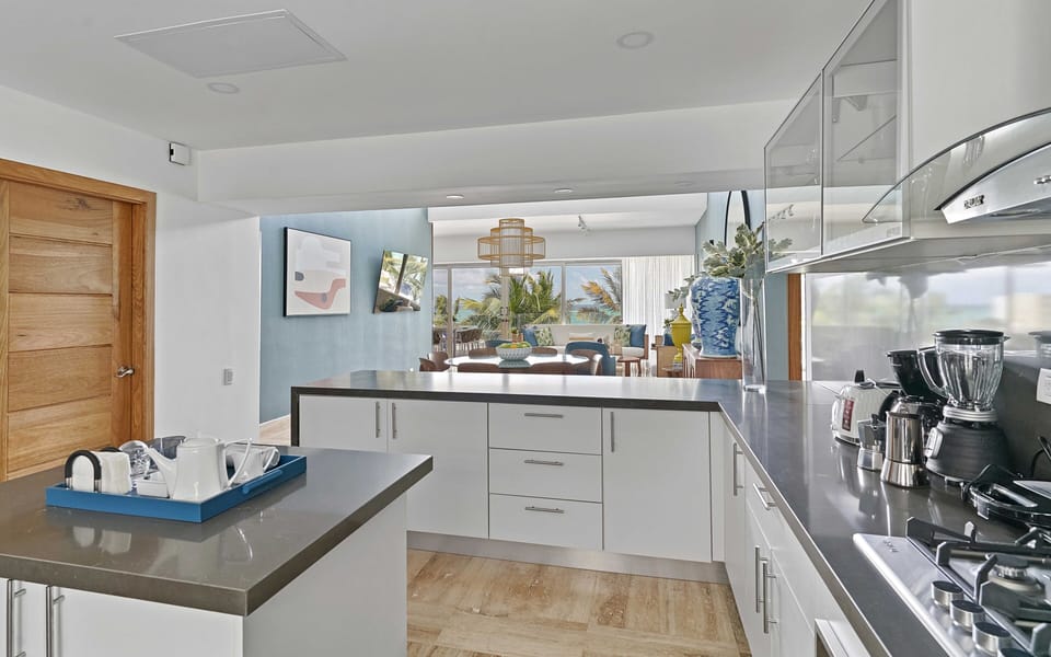Elite Apartment | Private kitchen | Highchair, dining tables
