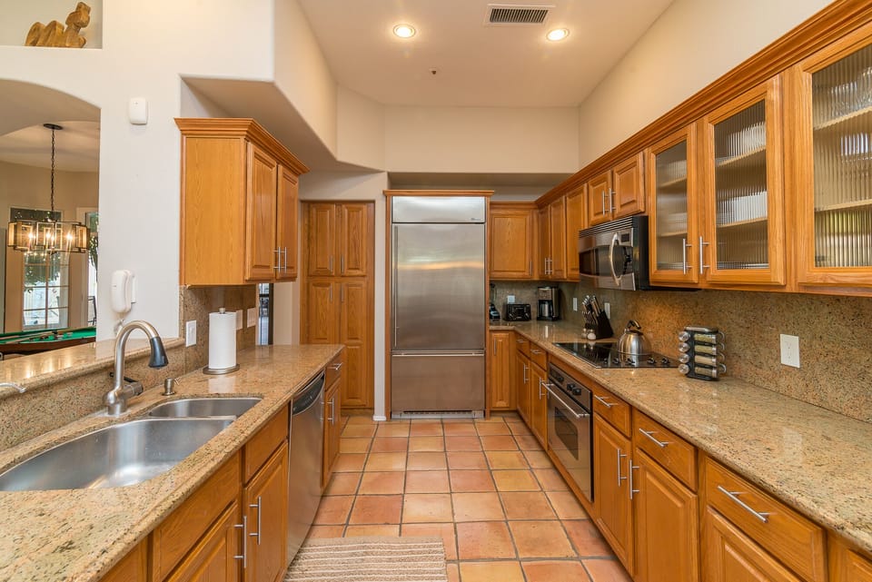 House, 4 Bedrooms | Private kitchen | Coffee/tea maker, fridge, oven, toaster