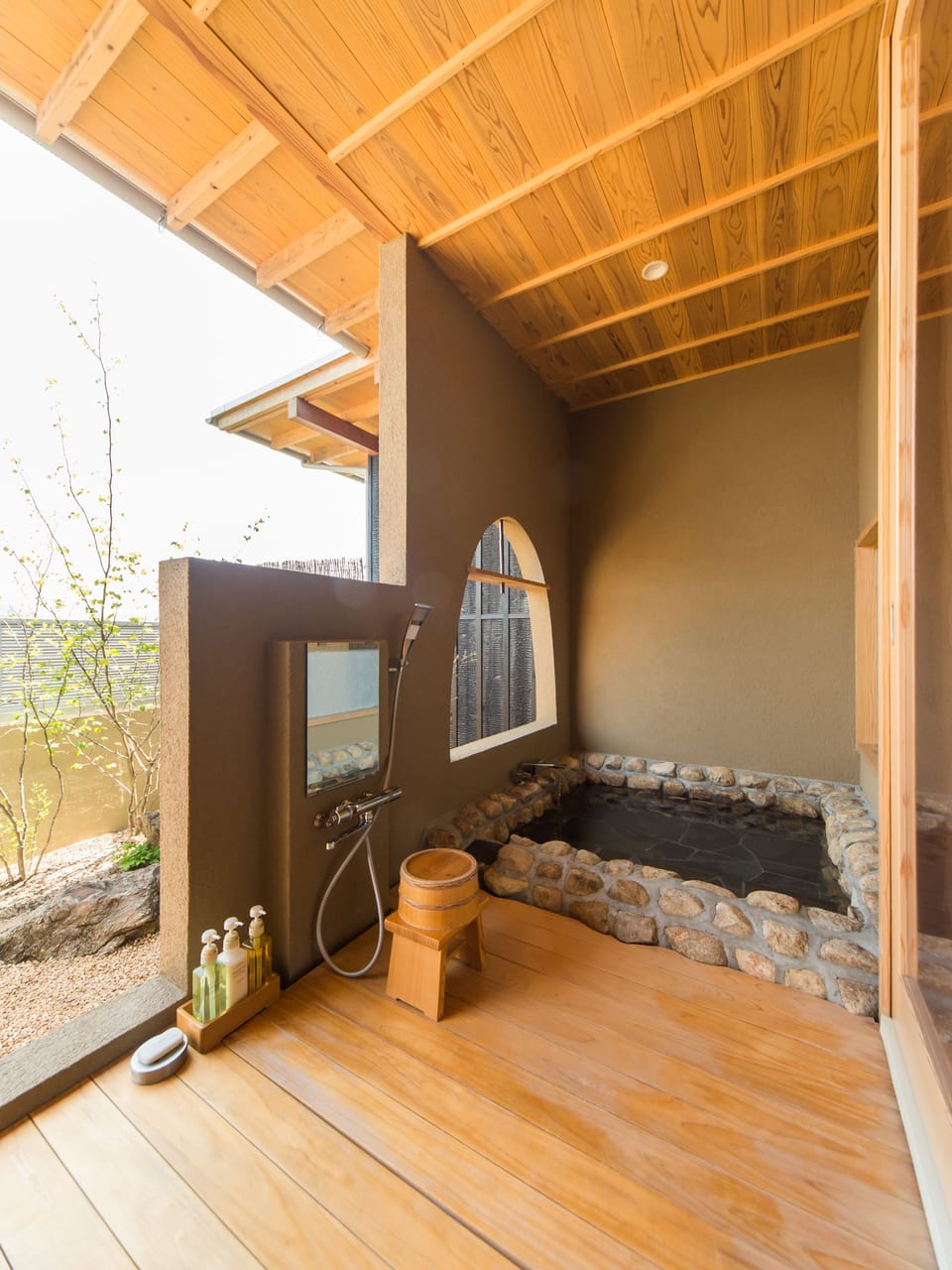 Japanese Style Superior Sea View Room with Hot Springs | Bathroom | Separate tub and shower, free toiletries, hair dryer, slippers