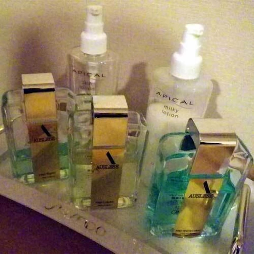 Bathroom amenities
