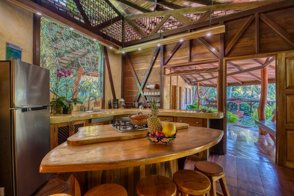 Luxury Suite, 3 Bedrooms, Hot Tub, Garden View | Private kitchen | Fridge, stovetop, coffee/tea maker, cookware/dishes/utensils
