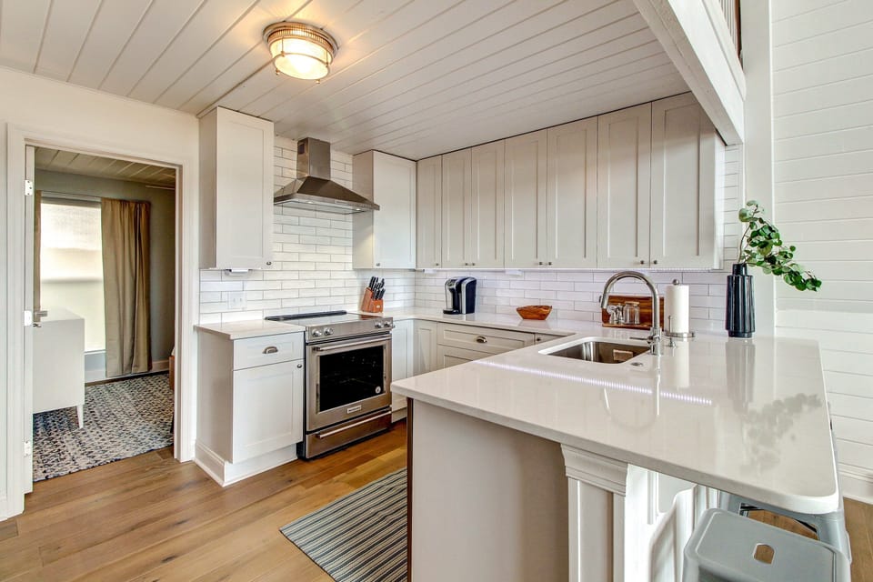 House, 3 Bedrooms | Private kitchen | Full-size fridge, microwave, oven, stovetop