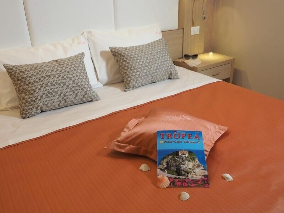 1 bedroom, minibar, in-room safe, desk