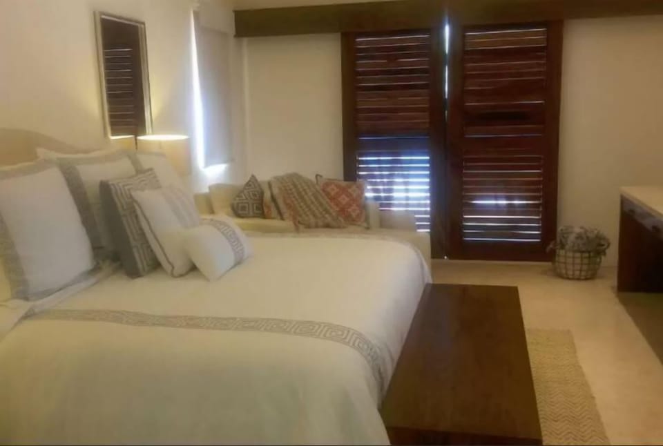 Family Villa, 4 Bedrooms | 4 bedrooms, iron/ironing board, free WiFi, bed sheets