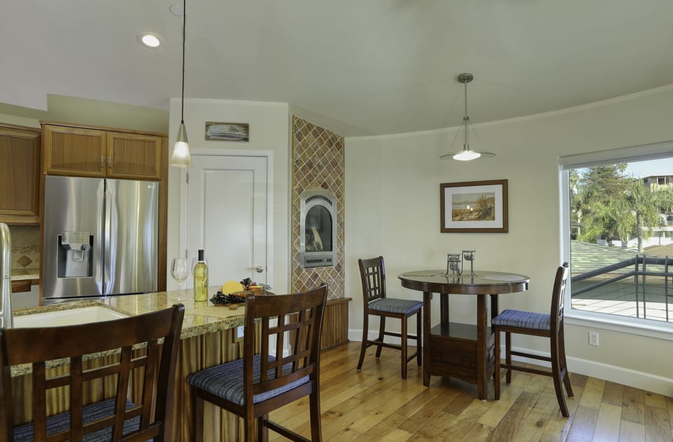 Dining for four guests. The high top table will seat four guests.