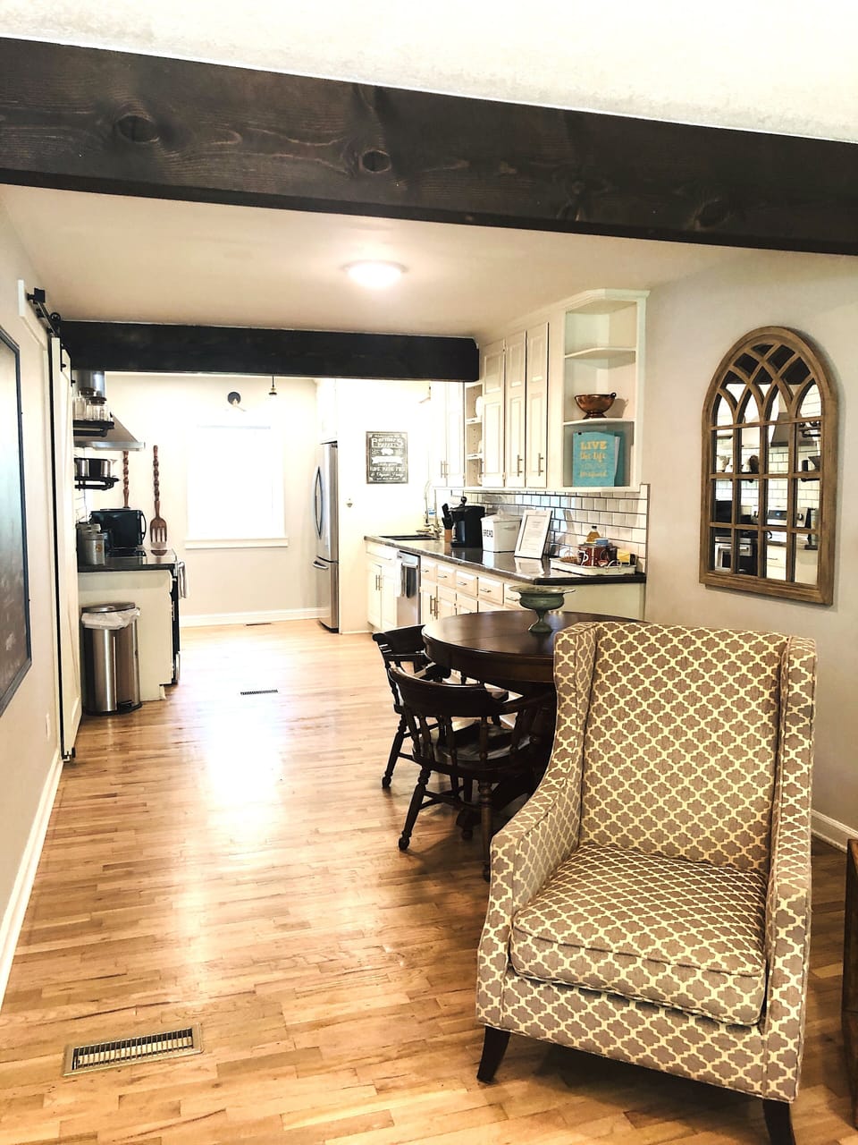 Open floor plan so you can watch tv or keep an eye on the kids while you work.