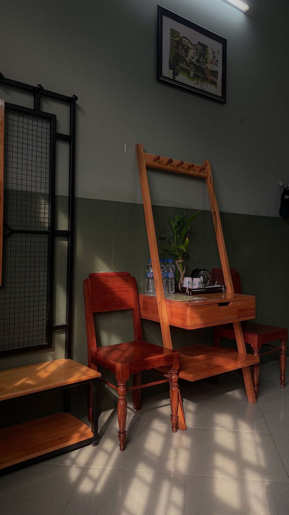 Family Room | Desk, blackout drapes, WiFi (free), bed sheets