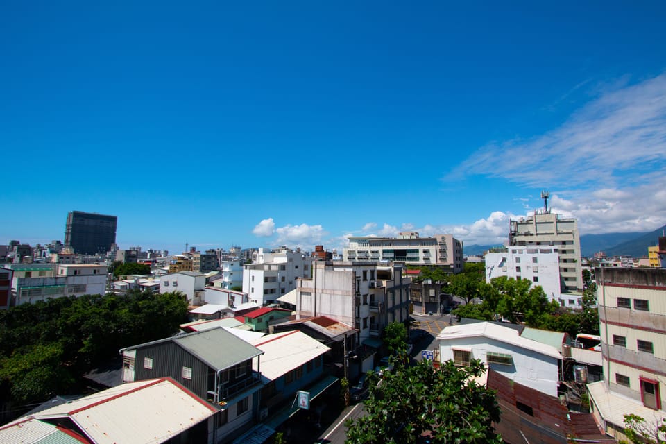Deluxe Loft, 1 Queen Bed, Non Smoking, City View | Balcony view