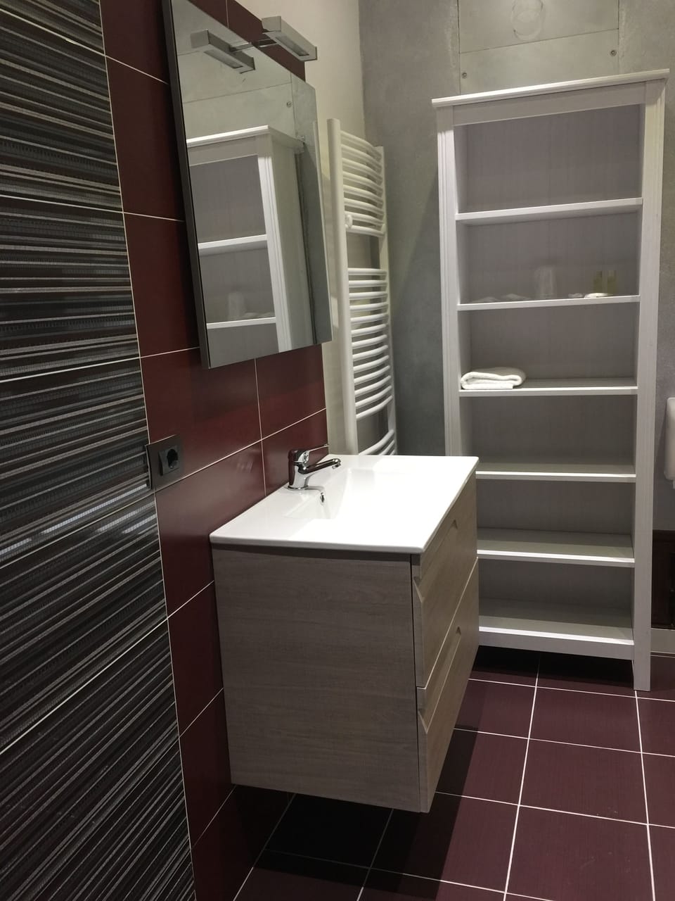 Comfort Triple Room, City View | Bathroom | Shower, free toiletries, hair dryer, bidet