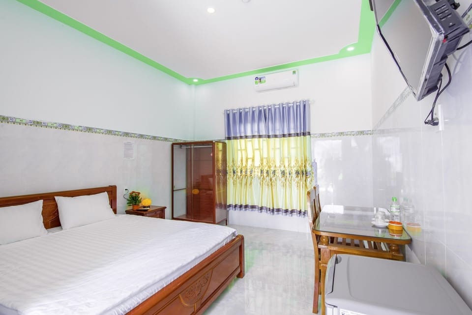 Basic Single Room, Pool View | Desk, laptop workspace, iron/ironing board, free WiFi