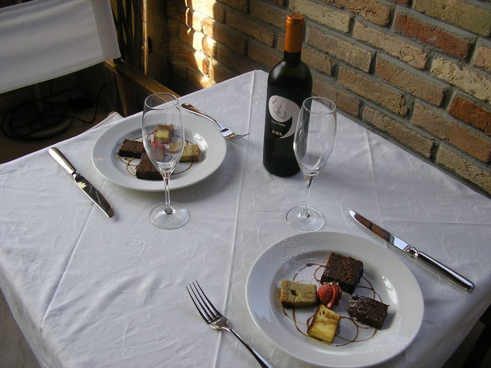 Lunch and dinner served