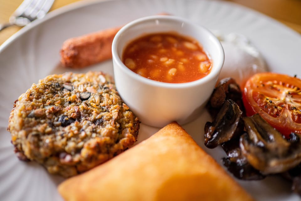 Daily full breakfast (GBP 17.50 per person)