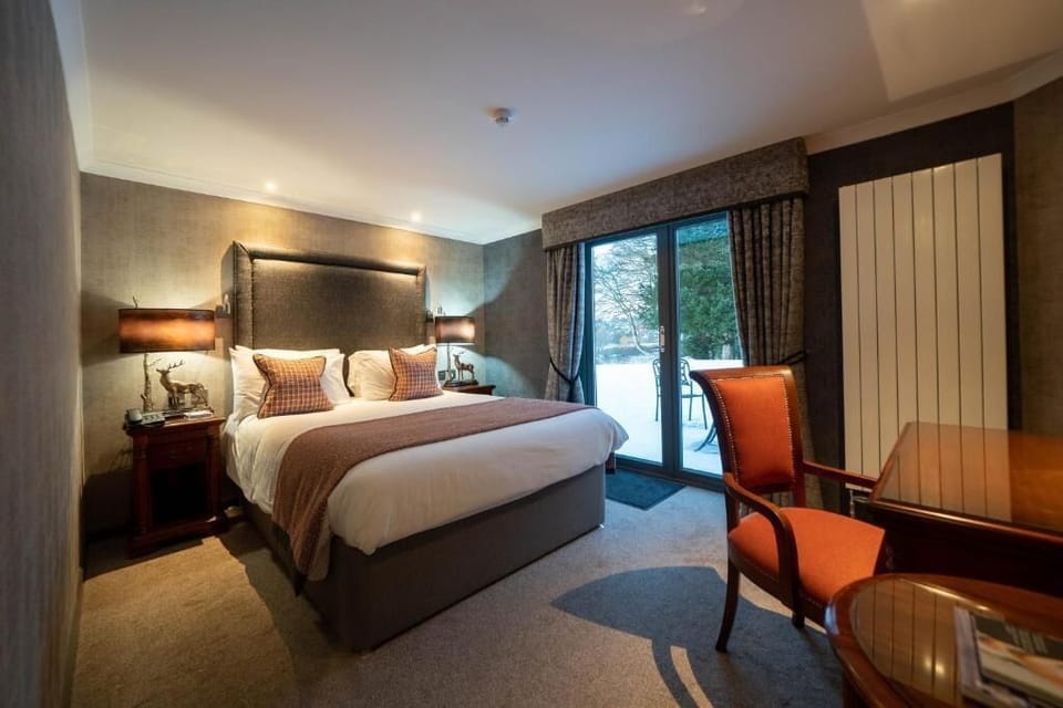 Heritage Room, River View | Premium bedding, desk, iron/ironing board, travel crib