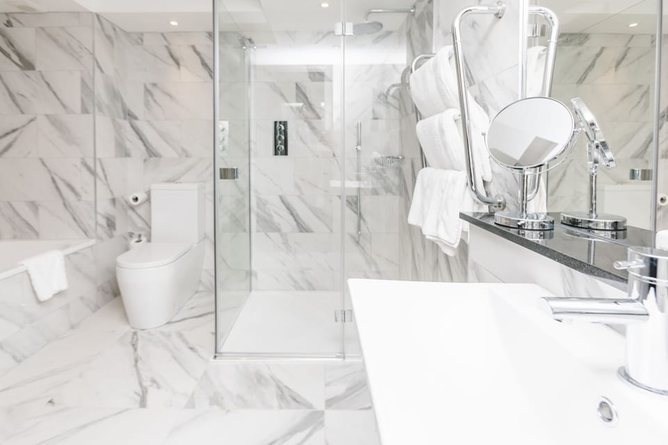 Classic Room, Terrace | Bathroom | Free toiletries, hair dryer, bathrobes, towels