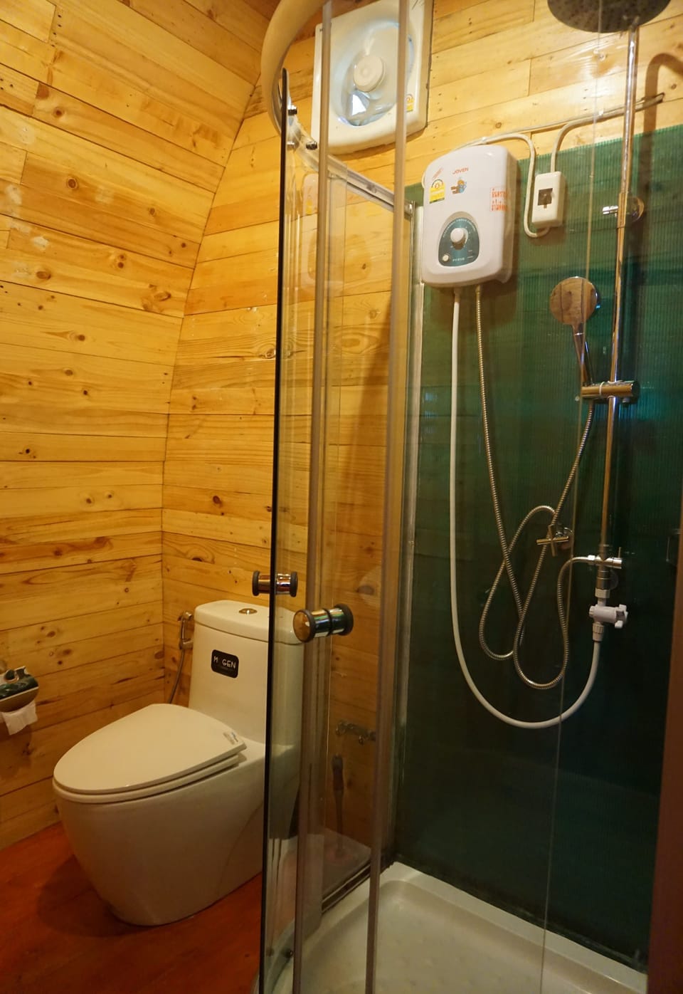 Family Room with Bunk Bed (Dome) | Bathroom | Shower, free toiletries, towels