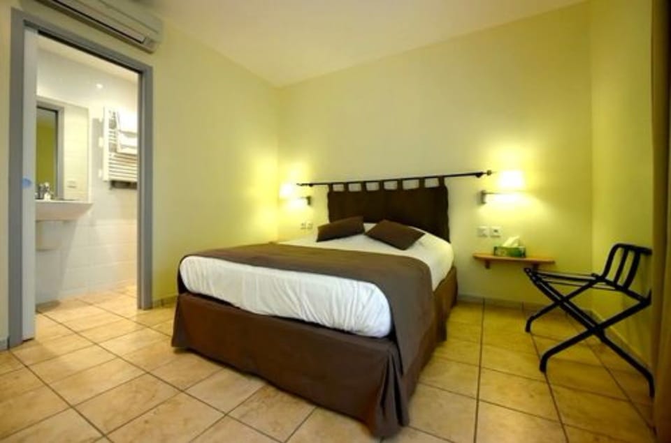 Standard Double Room | Soundproofing, iron/ironing board, rollaway beds, free WiFi