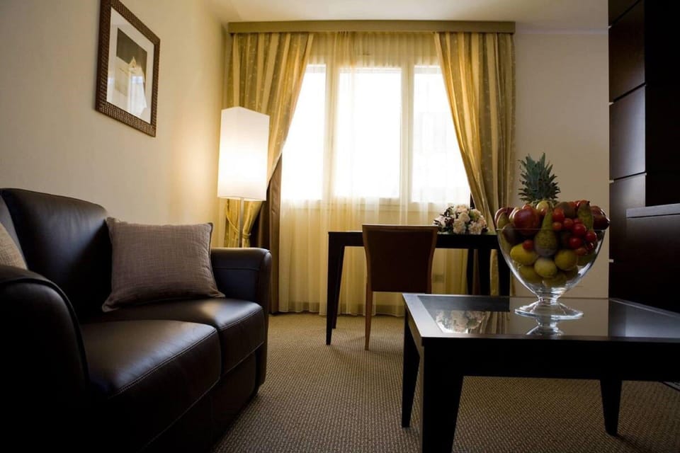 Suite | Living area | Flat-screen TV
