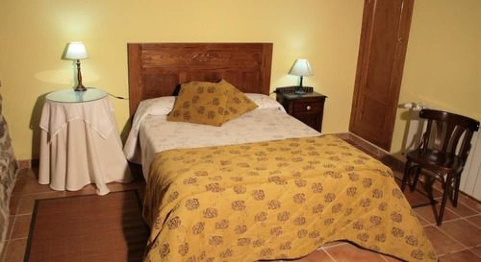 Double Room | Iron/ironing board, free cribs/infant beds, rollaway beds, free WiFi