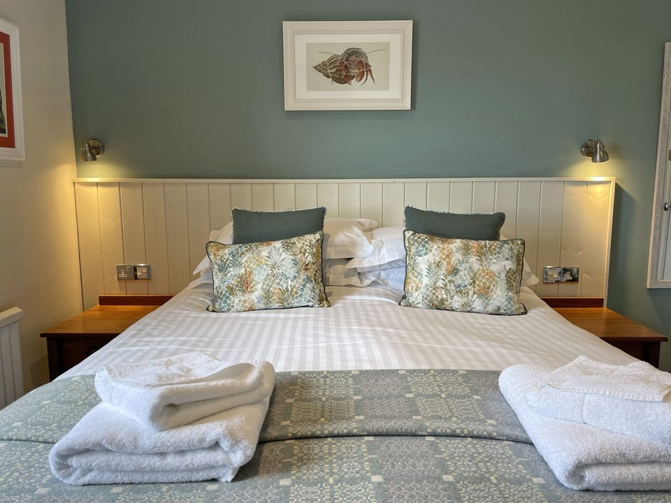 Standard Double Room | Desk, free WiFi, bed sheets