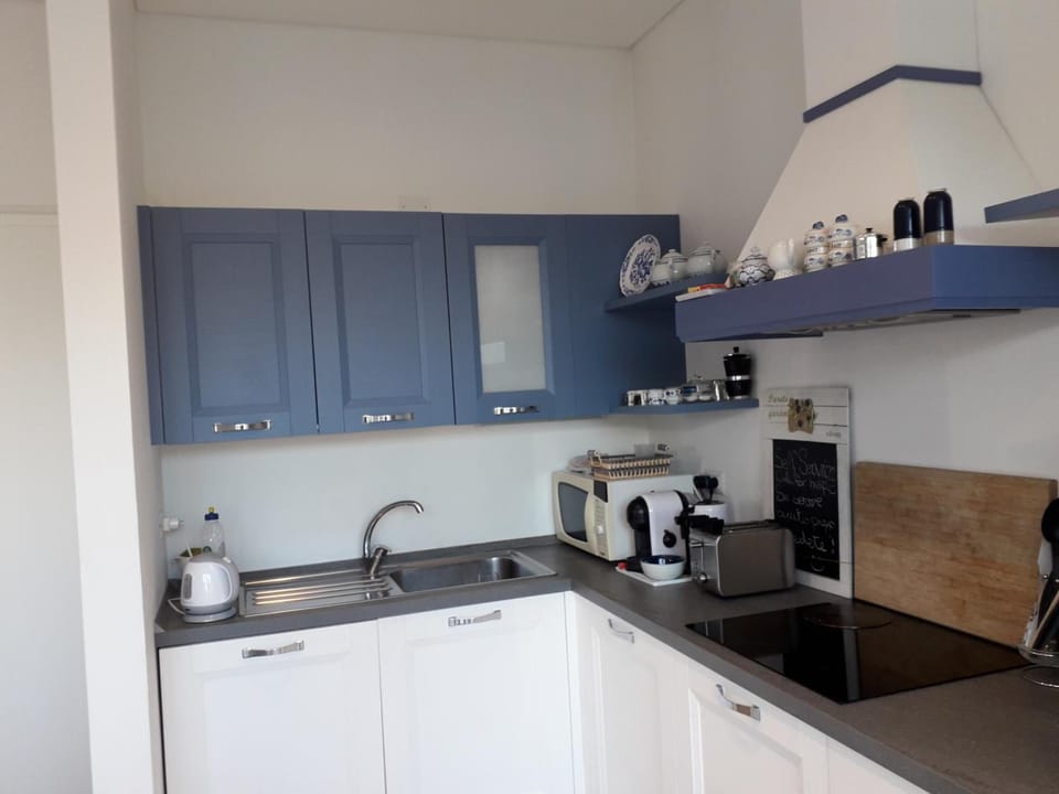 Coffee/tea maker, electric kettle