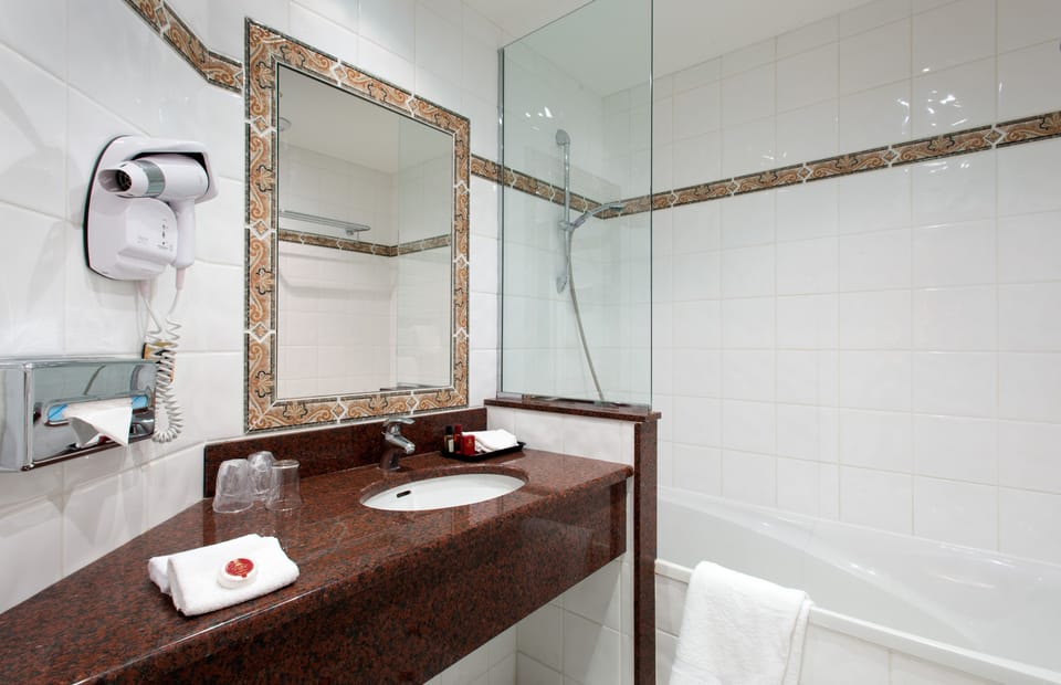 Double Room (Prestige) | Bathroom | Free toiletries, hair dryer, bathrobes, slippers