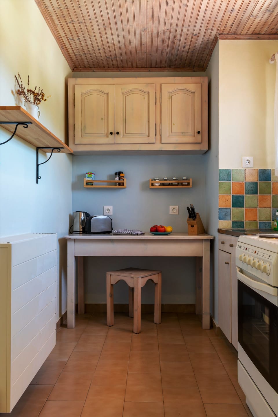 Apartment, 2 Bedrooms | Private kitchen | Stovetop, coffee/tea maker, electric kettle, highchair