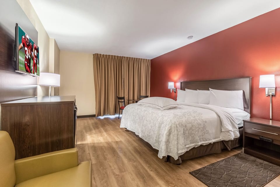 Blackout drapes, free cribs/infant beds, rollaway beds, free WiFi