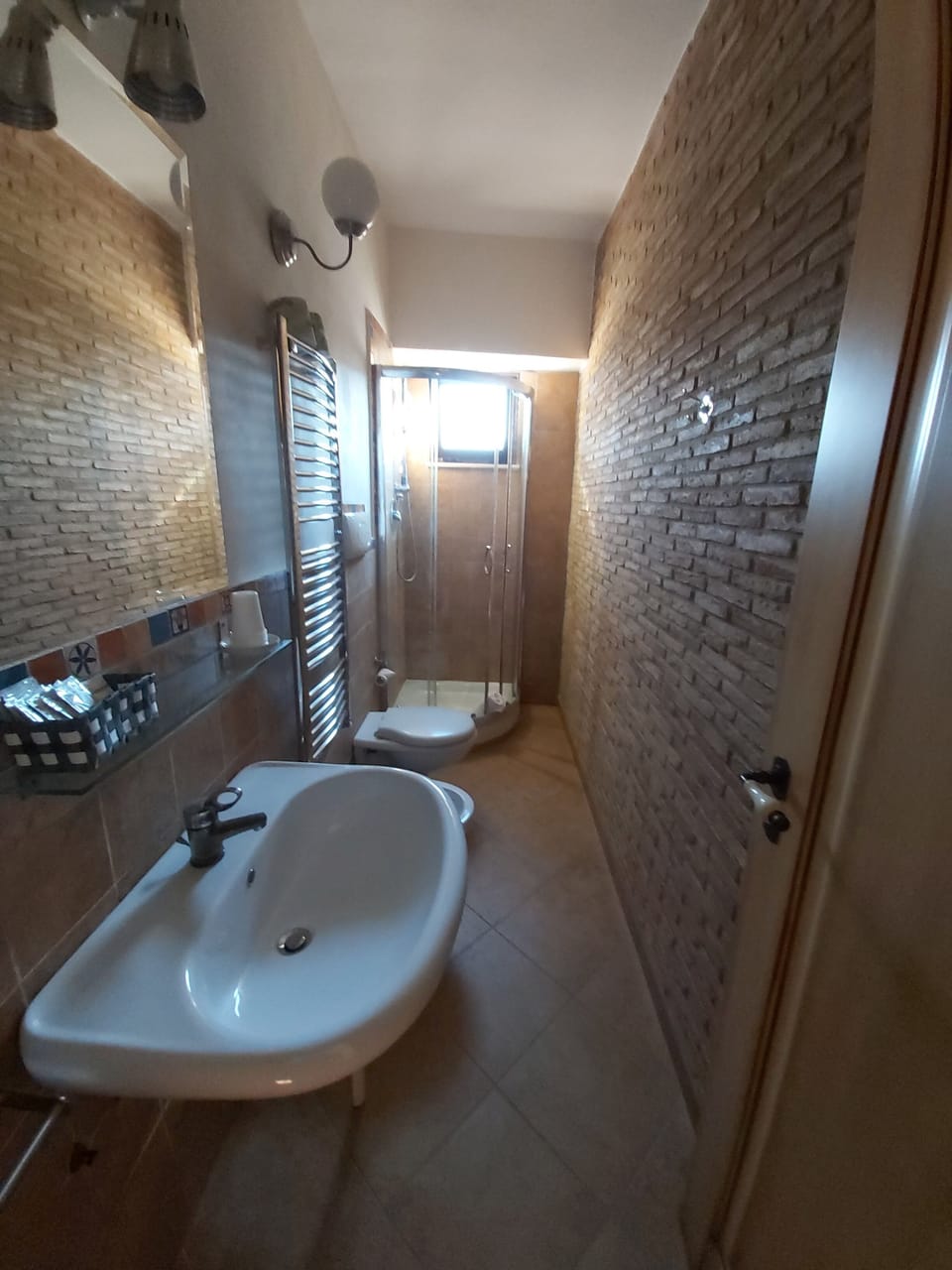 Shower, free toiletries, hair dryer, bidet