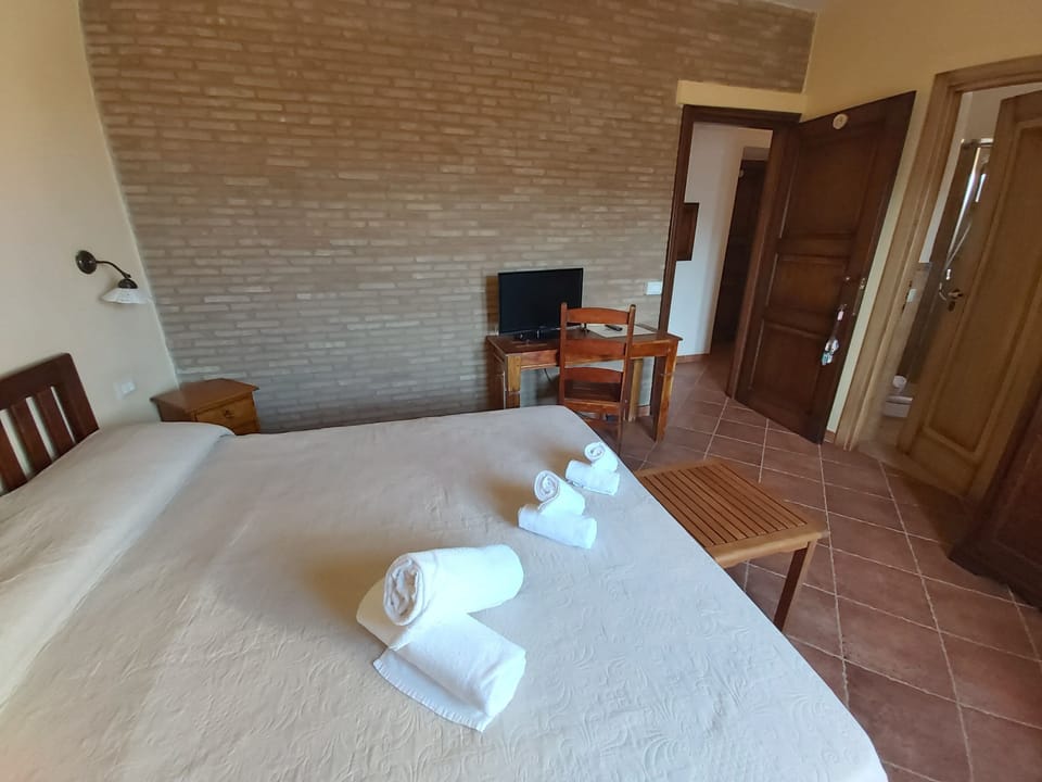 In-room safe, desk, soundproofing, free WiFi