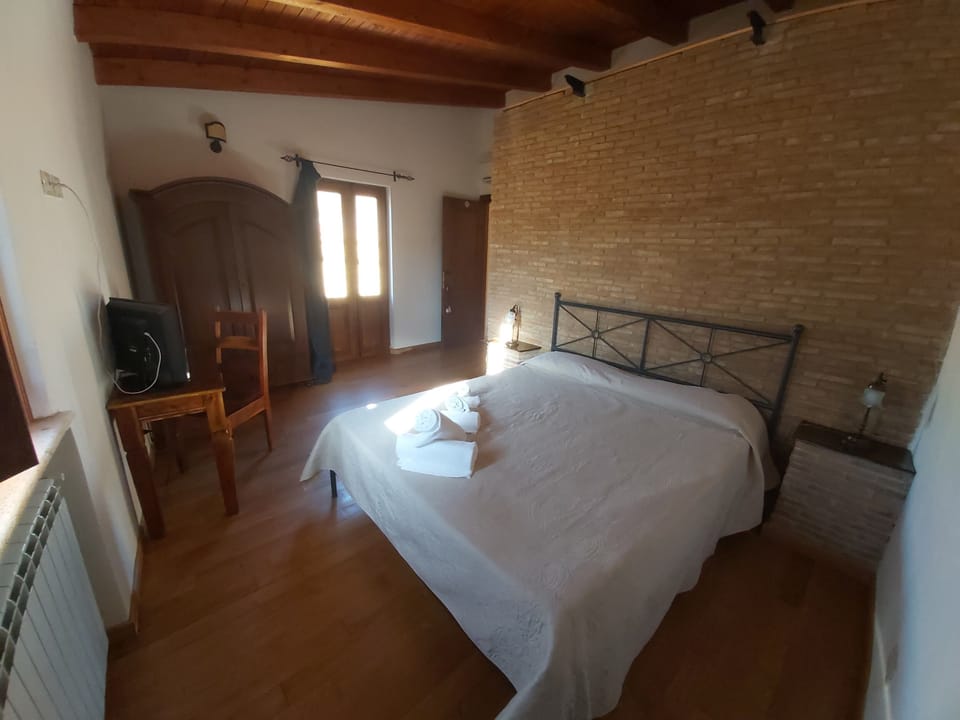 Family Room | In-room safe, desk, soundproofing, free WiFi
